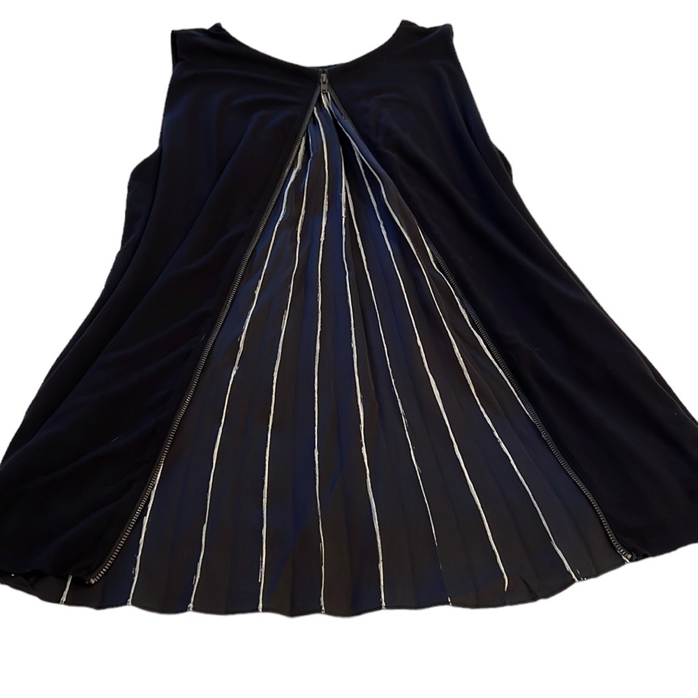 Bailey 44 back zip tank. Wear zipped for plain or unzip on back to show pleats